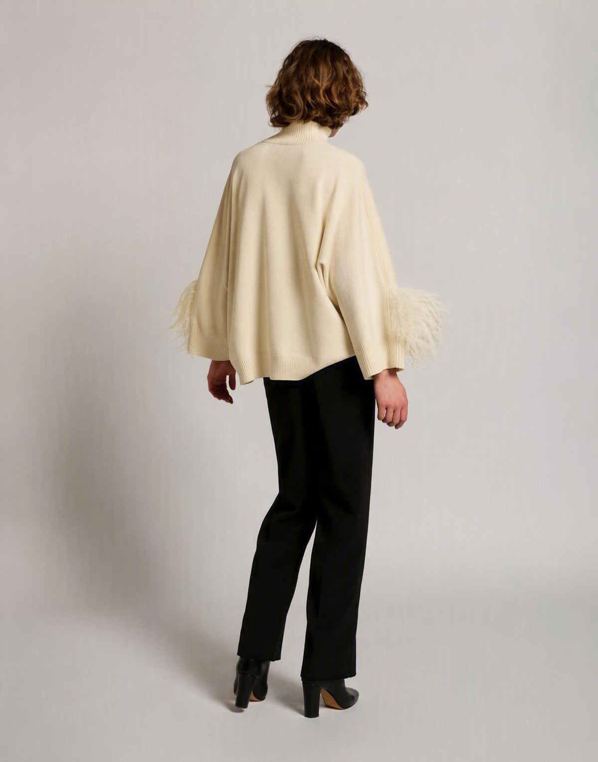 Extrafine merino wool sweater with feathered cuffs 白色 Alberta Ferretti Boutique Online 3