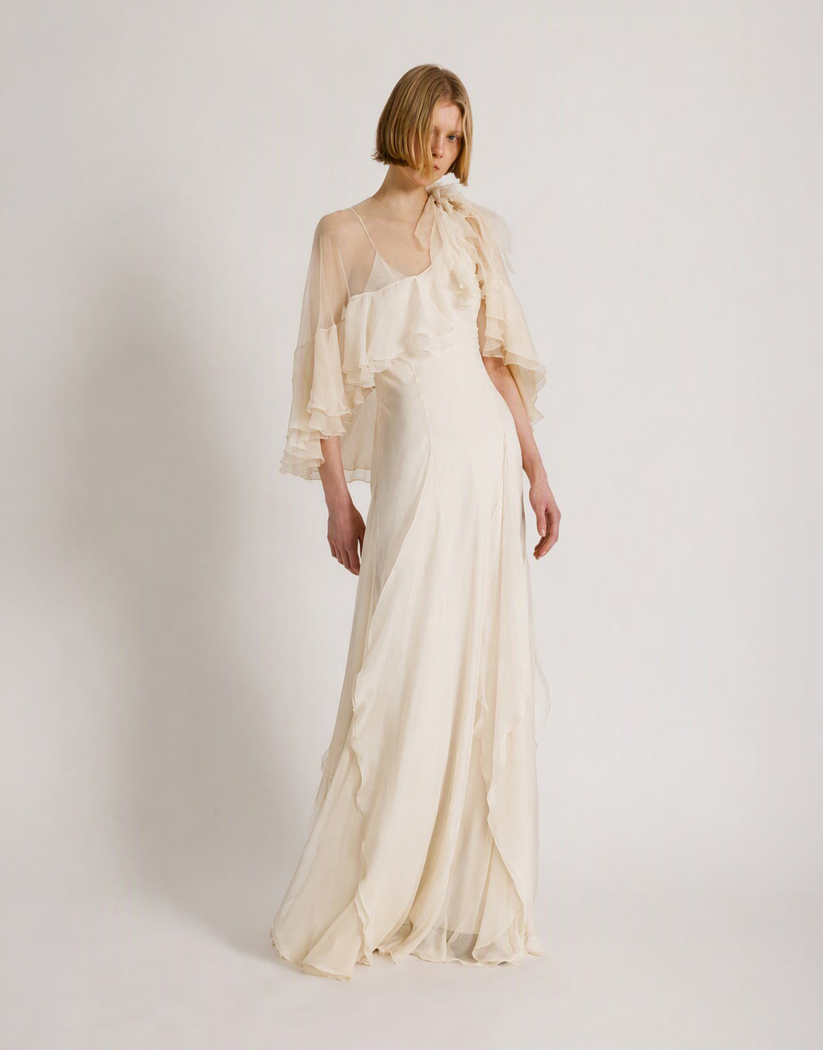 Kleid aus Seidenchiffon mit abnehmbarer Cape Elfenbein Alberta Ferretti Boutique Online 1