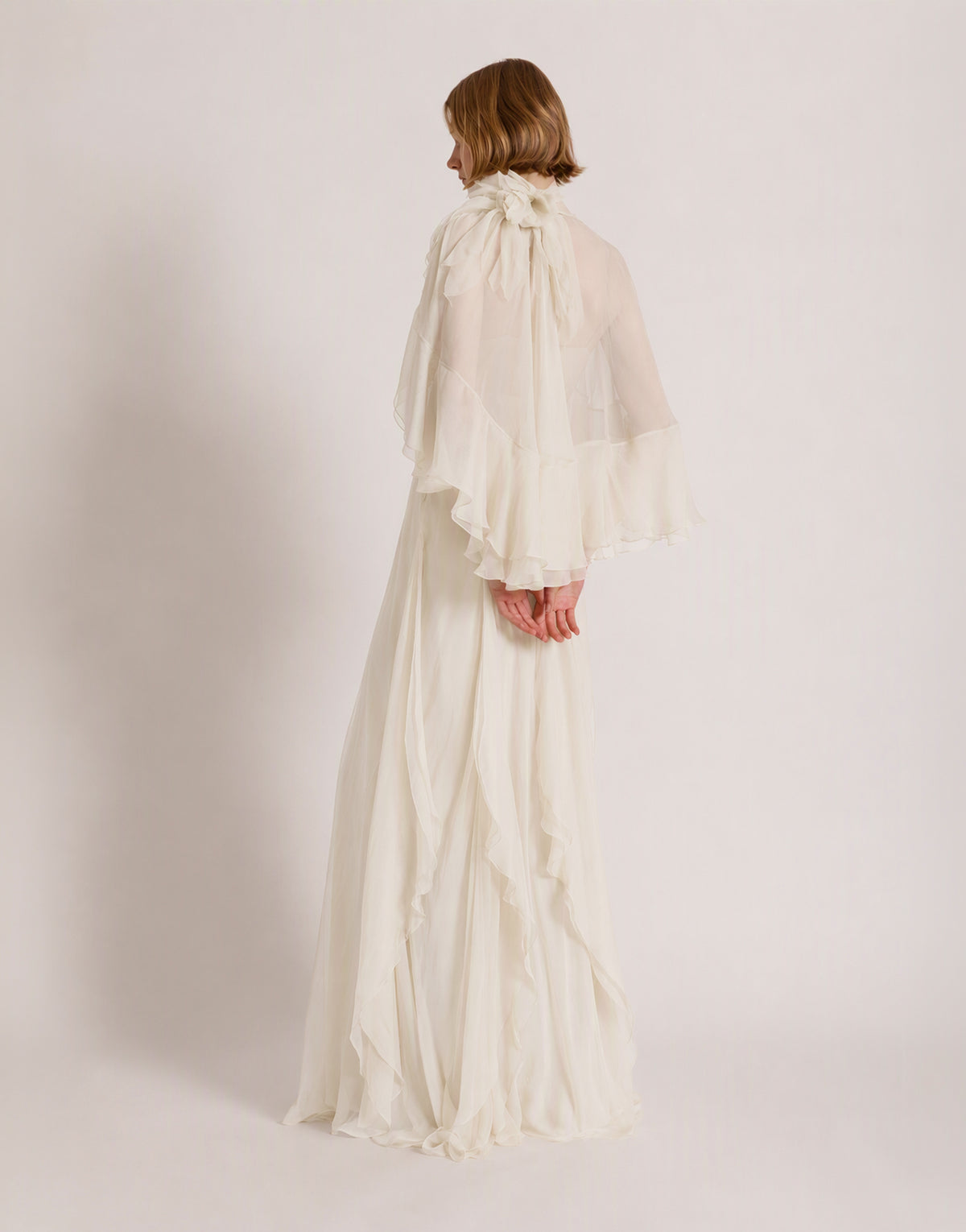 Kleid aus Seidenchiffon mit abnehmbarer Cape Elfenbein Alberta Ferretti Boutique Online 2