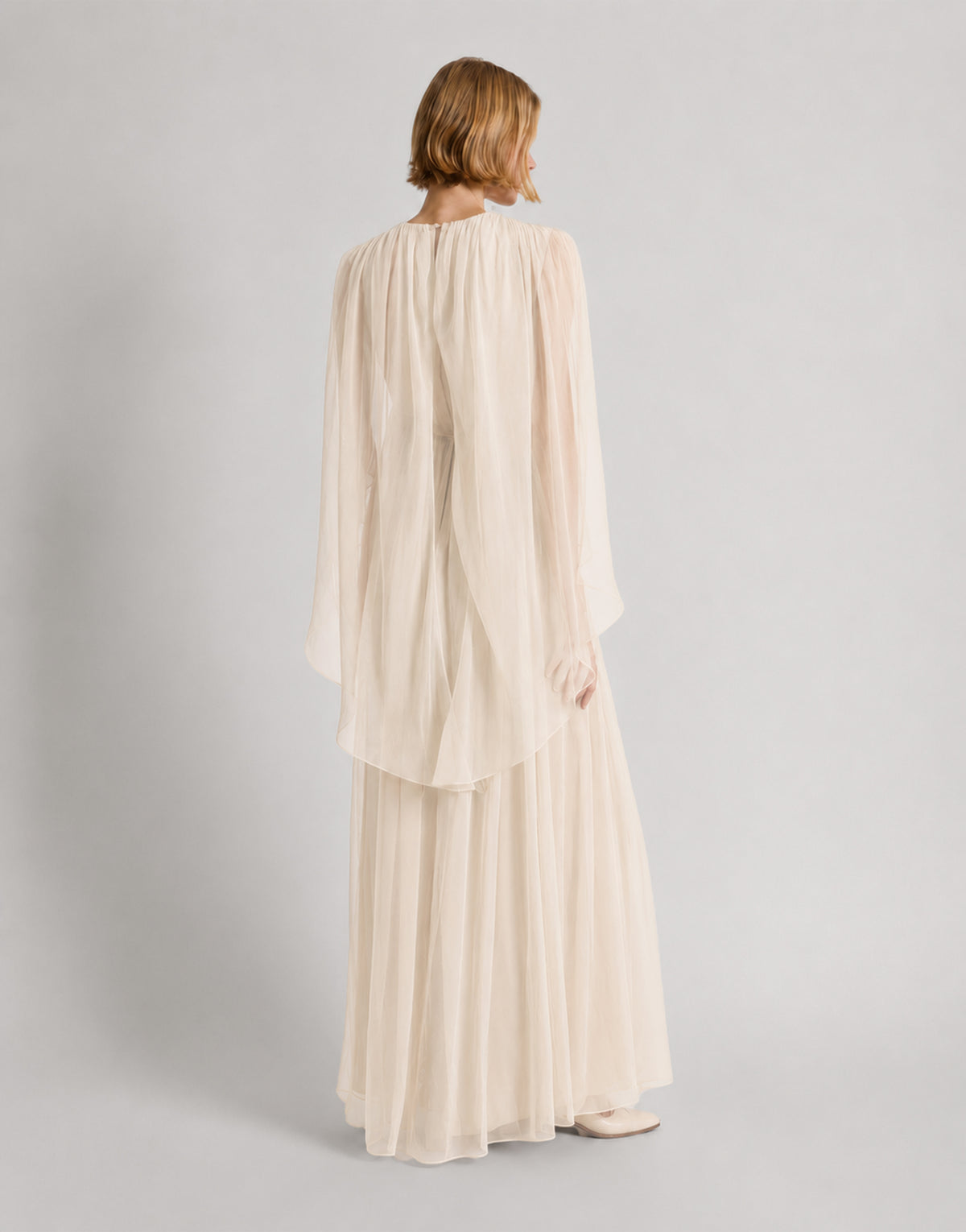 Long chiffon dress with V-neckline and cape 象牙 Alberta Ferretti Boutique Online 3