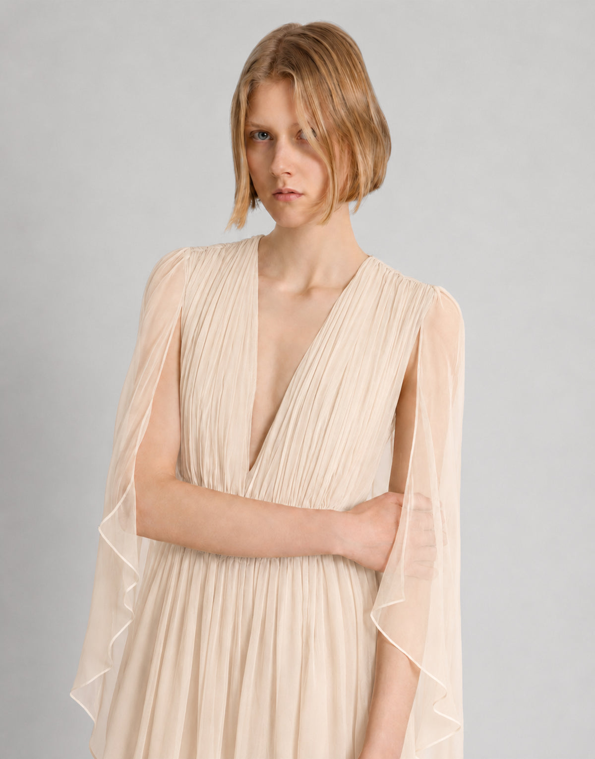 Long chiffon dress with V-neckline and cape 象牙 Alberta Ferretti Boutique Online 4