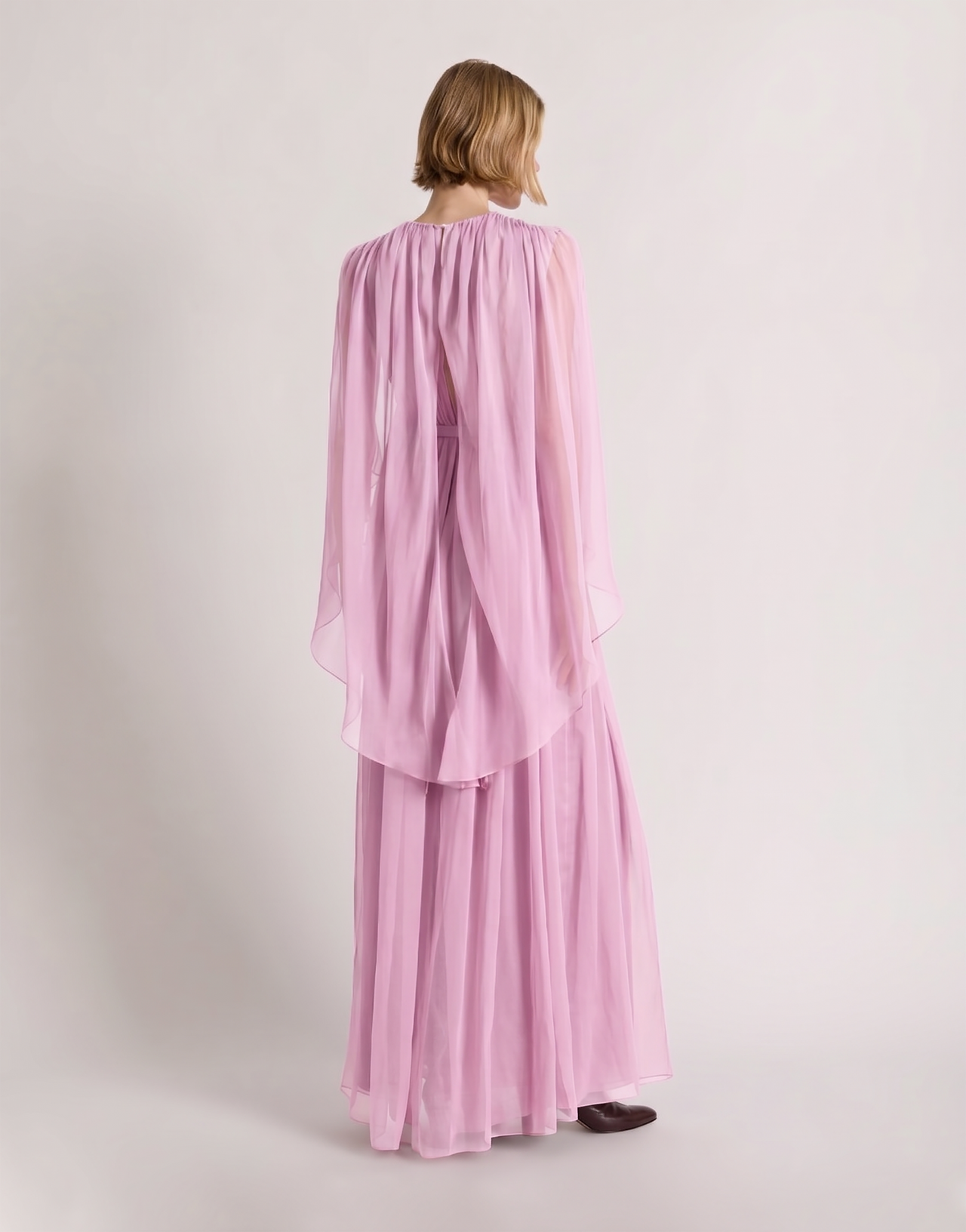 Robe longue en mousseline avec décolleté en V et cape Rose Alberta Ferretti Boutique Online 3