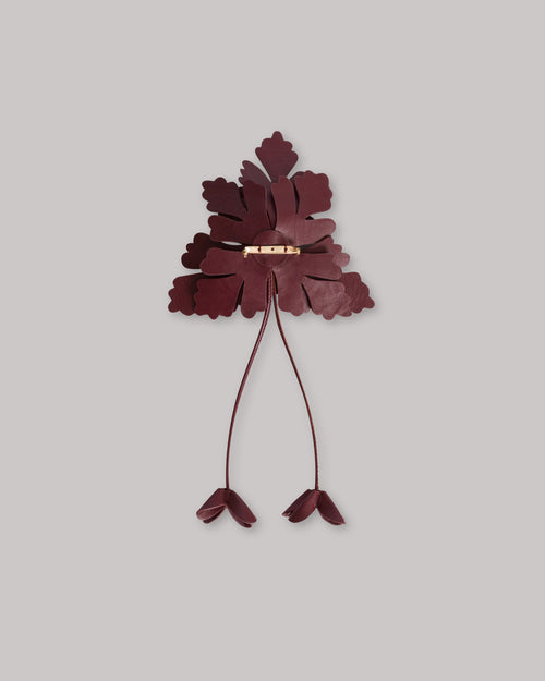 Spilla a fiore in pelle 
