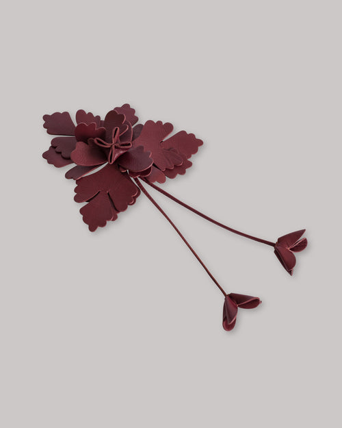 Spilla a fiore in pelle 