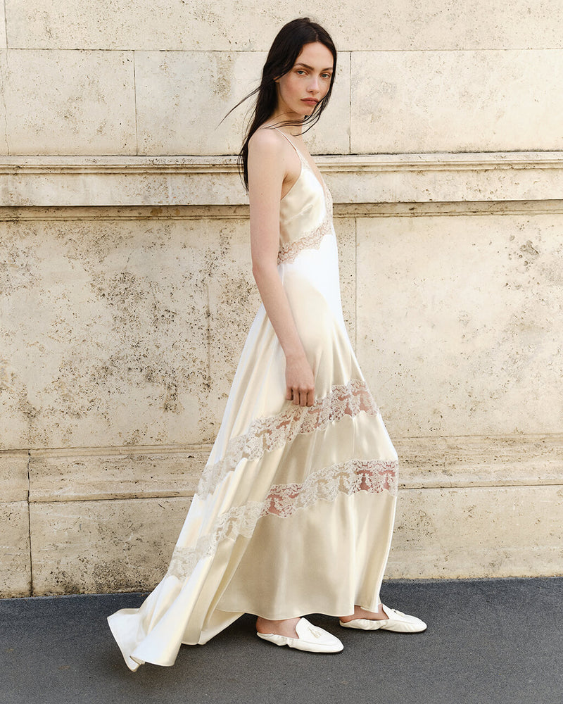 Banner Satin Essence 1