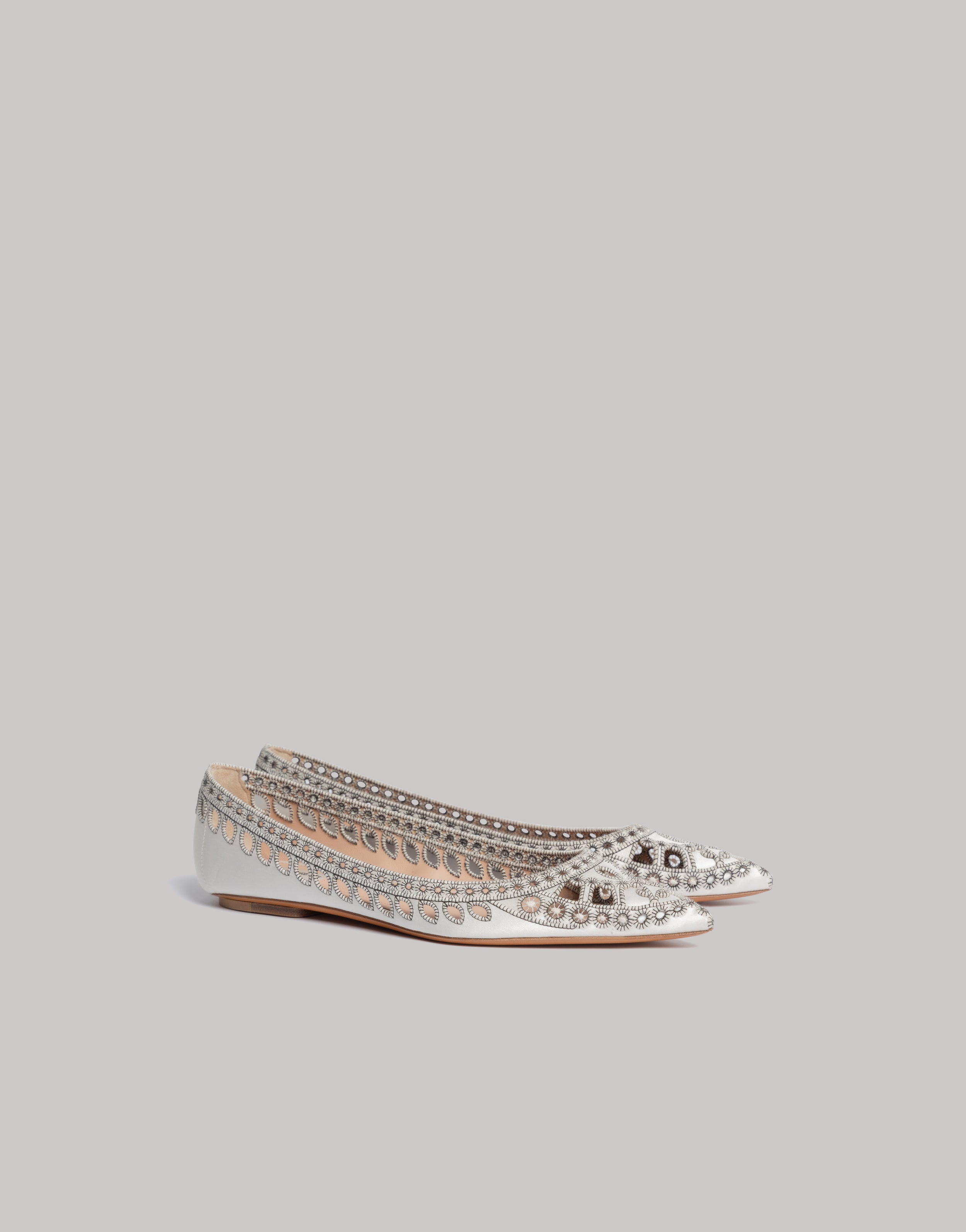 Pointed ballet shoes in broderie anglaise