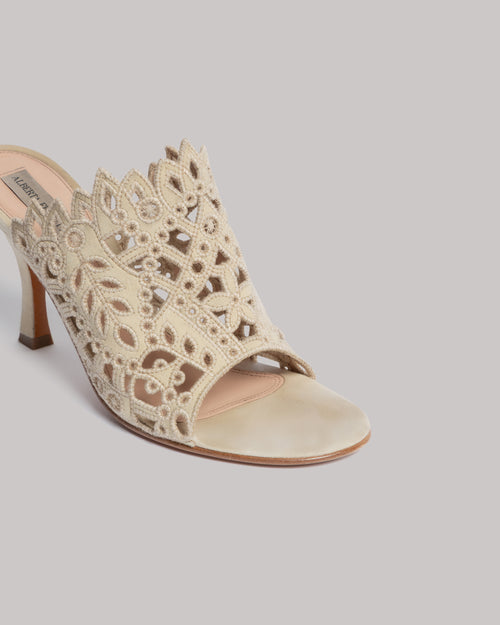 Mules avec broderie anglaise