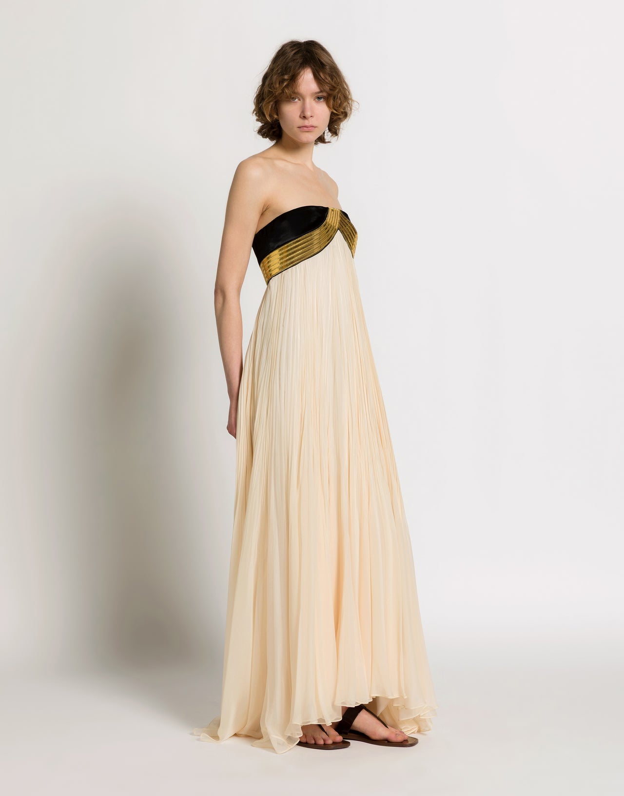 Abito lungo in chiffon plissé con ricami metallici Bianco Alberta Ferretti Boutique Online 1