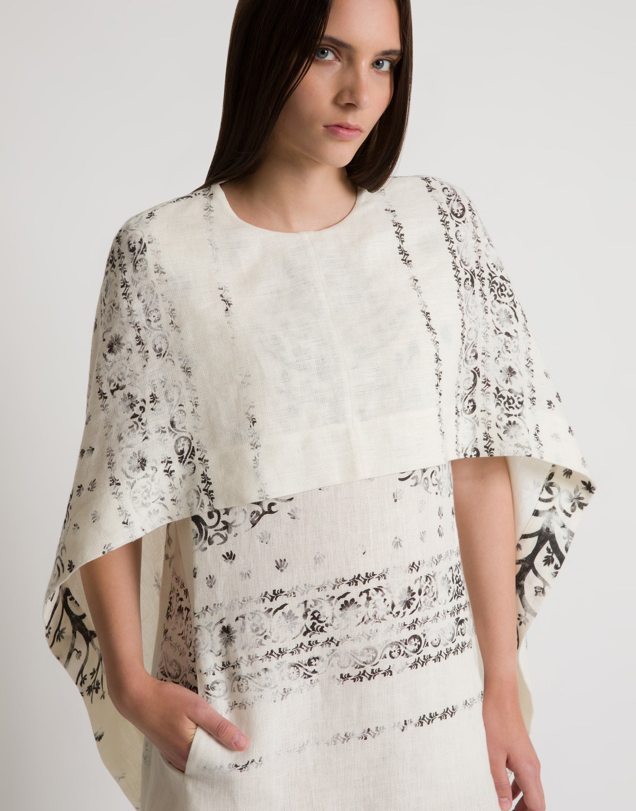 Vestido corto de lino estampado con mantilla Blanco Alberta Ferretti Boutique Online 4