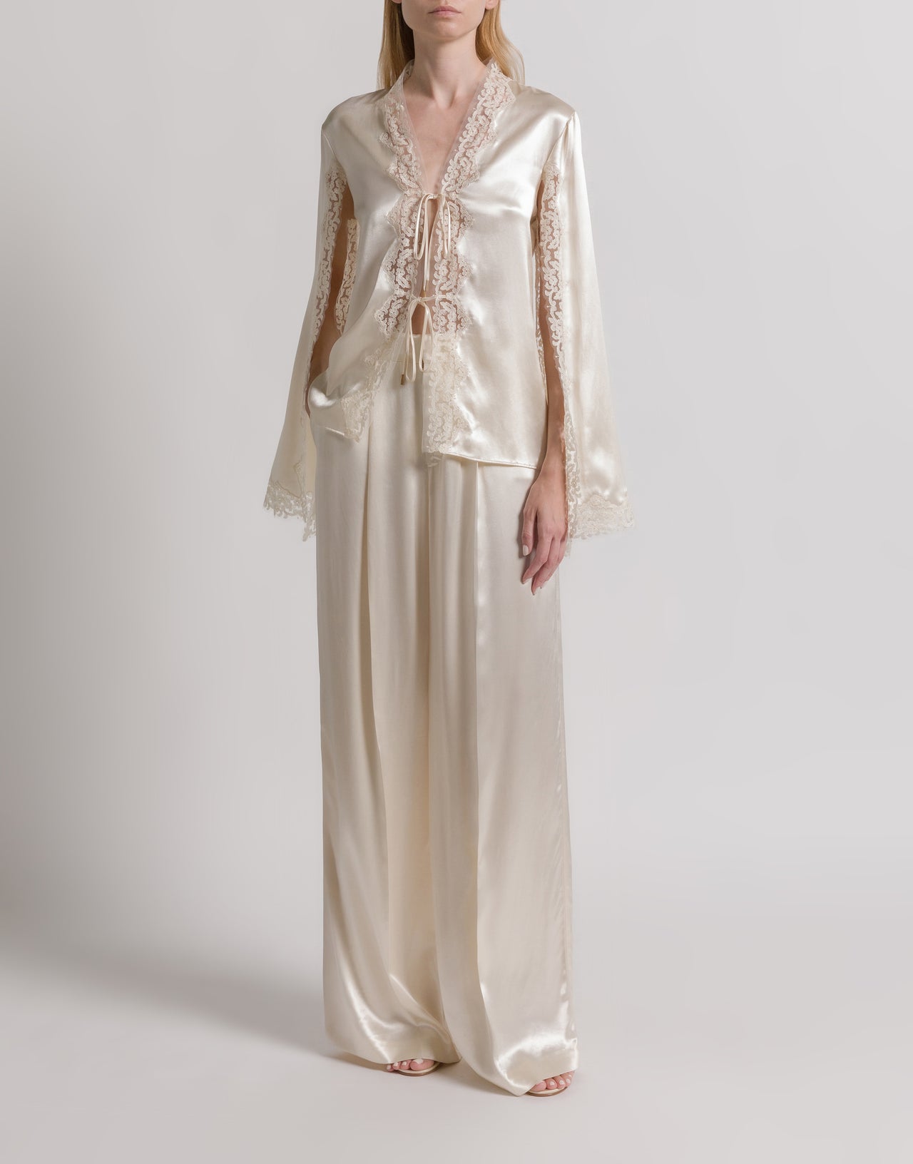 Satin blouse with cape sleeves 象牙 Alberta Ferretti Boutique Online 2
