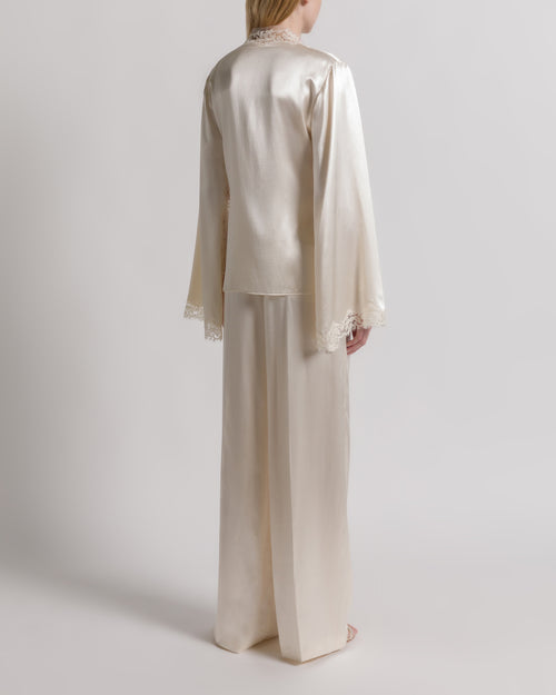 Camicetta in raso con maniche a mantellina