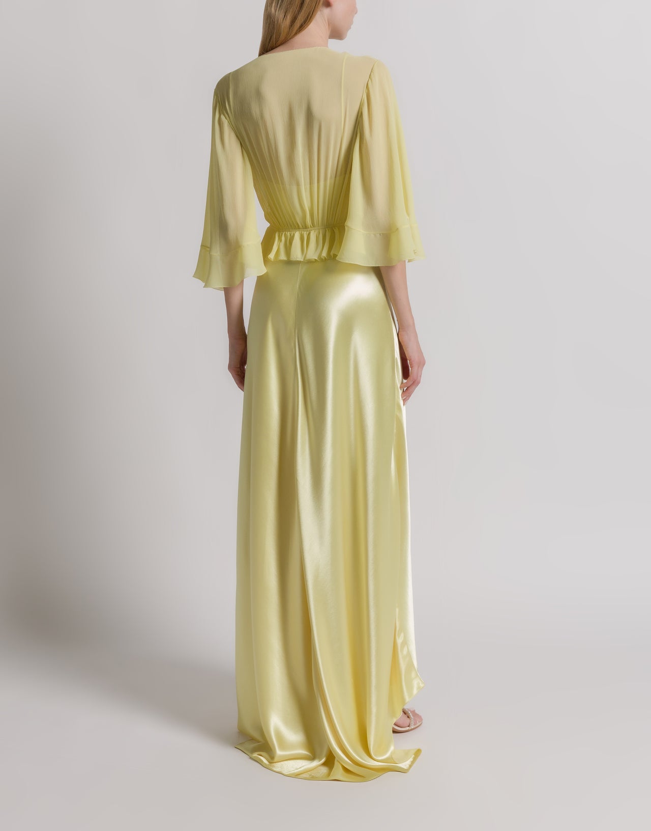 Glänzendes langes Satinkleid mit Umhang Gelb Alberta Ferretti Boutique Online 3