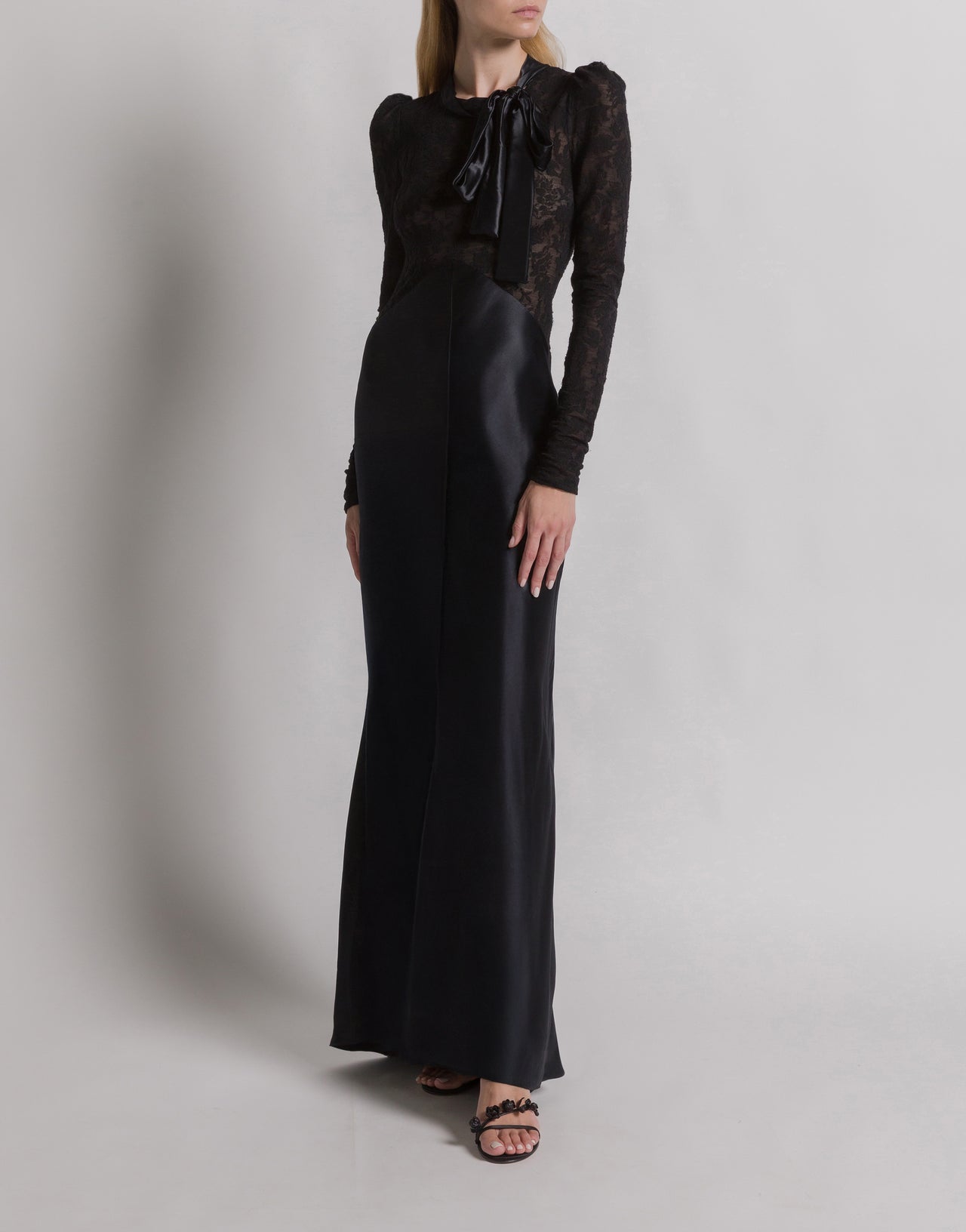 Vestido de noche de satén y encaje Negro Alberta Ferretti Boutique Online 2