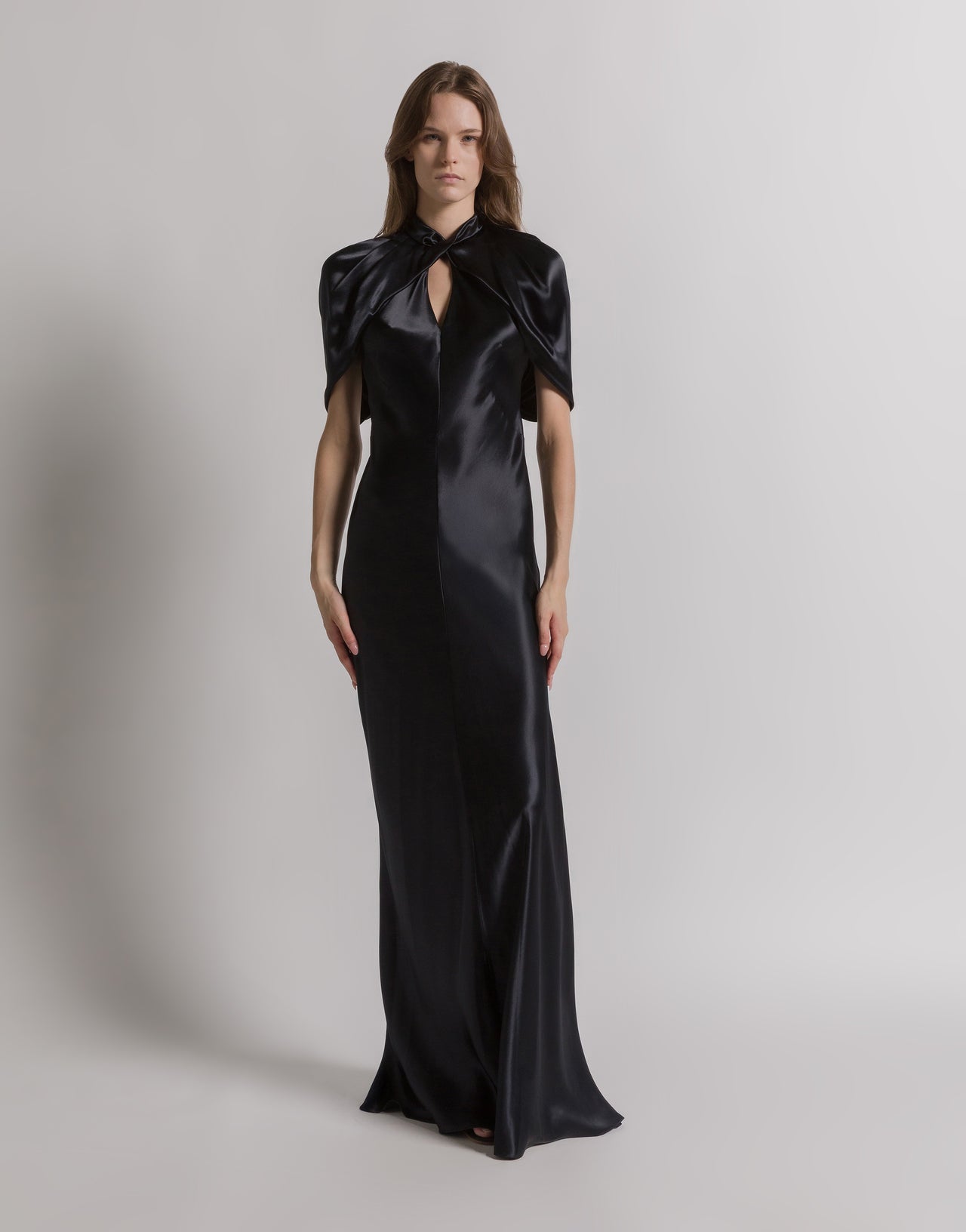 Satin evening dress with cape sleeves 黑色 Alberta Ferretti Boutique Online 1
