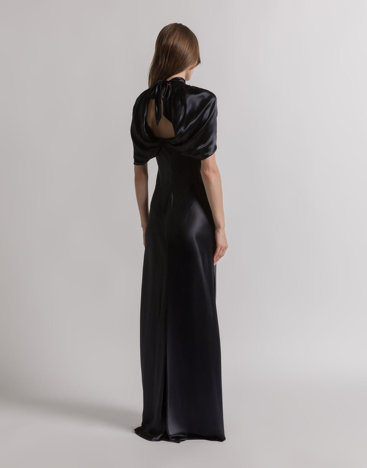 Satin evening dress with cape sleeves 黑色 Alberta Ferretti Boutique Online 2