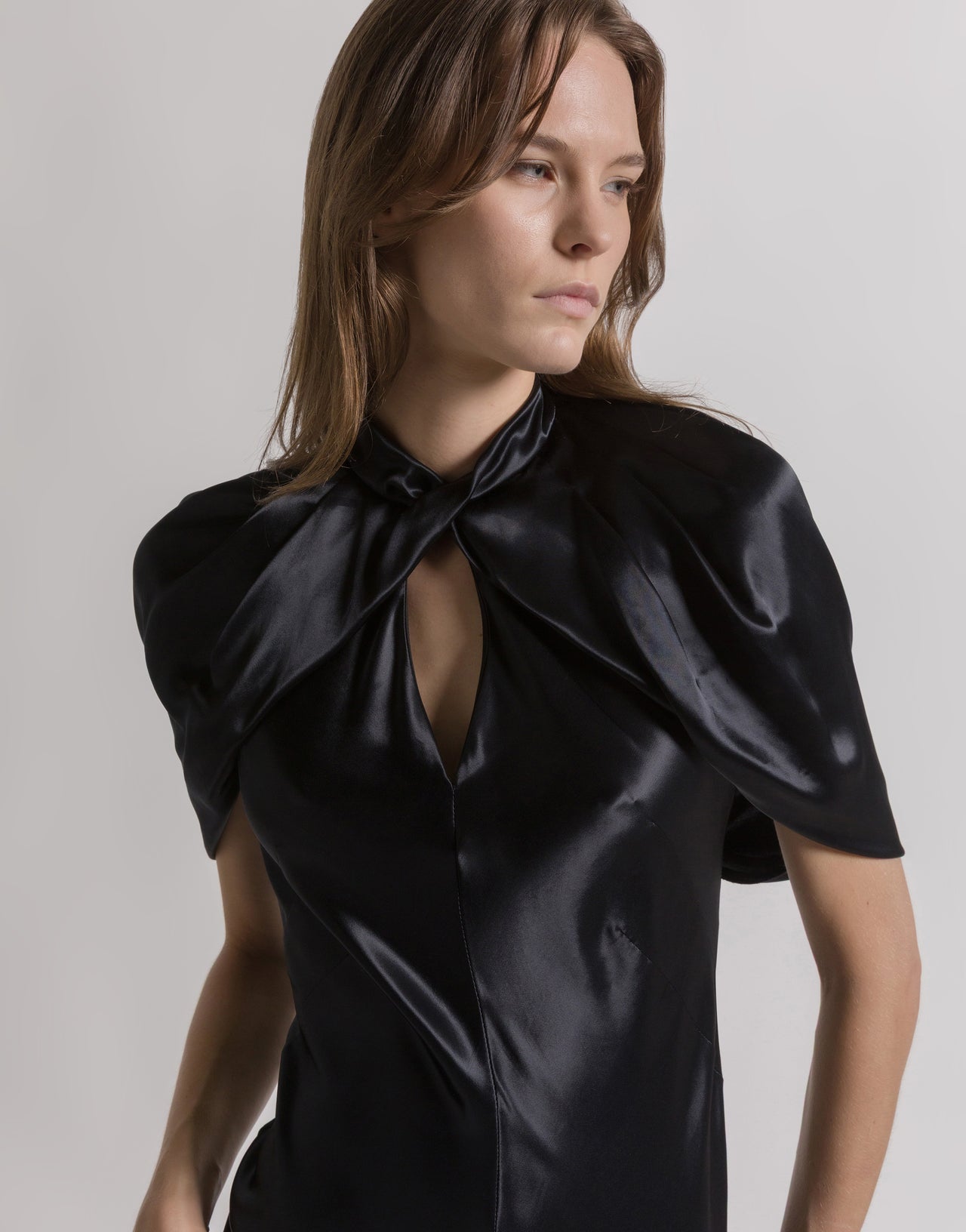 Satin evening dress with cape sleeves 黑色 Alberta Ferretti Boutique Online 3