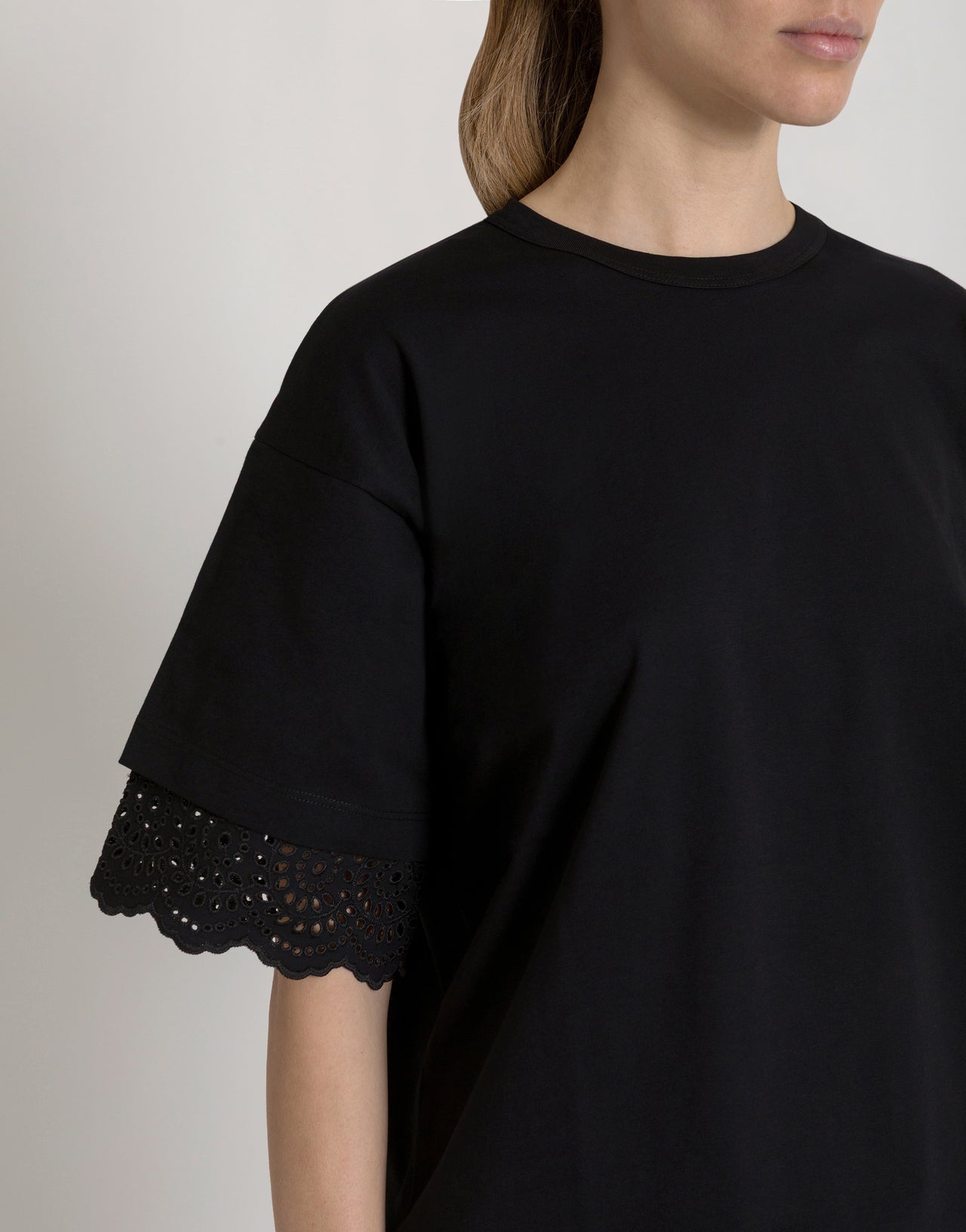 T-shirt con maniche in pizzo San Gallo Nero Alberta Ferretti Boutique Online 4