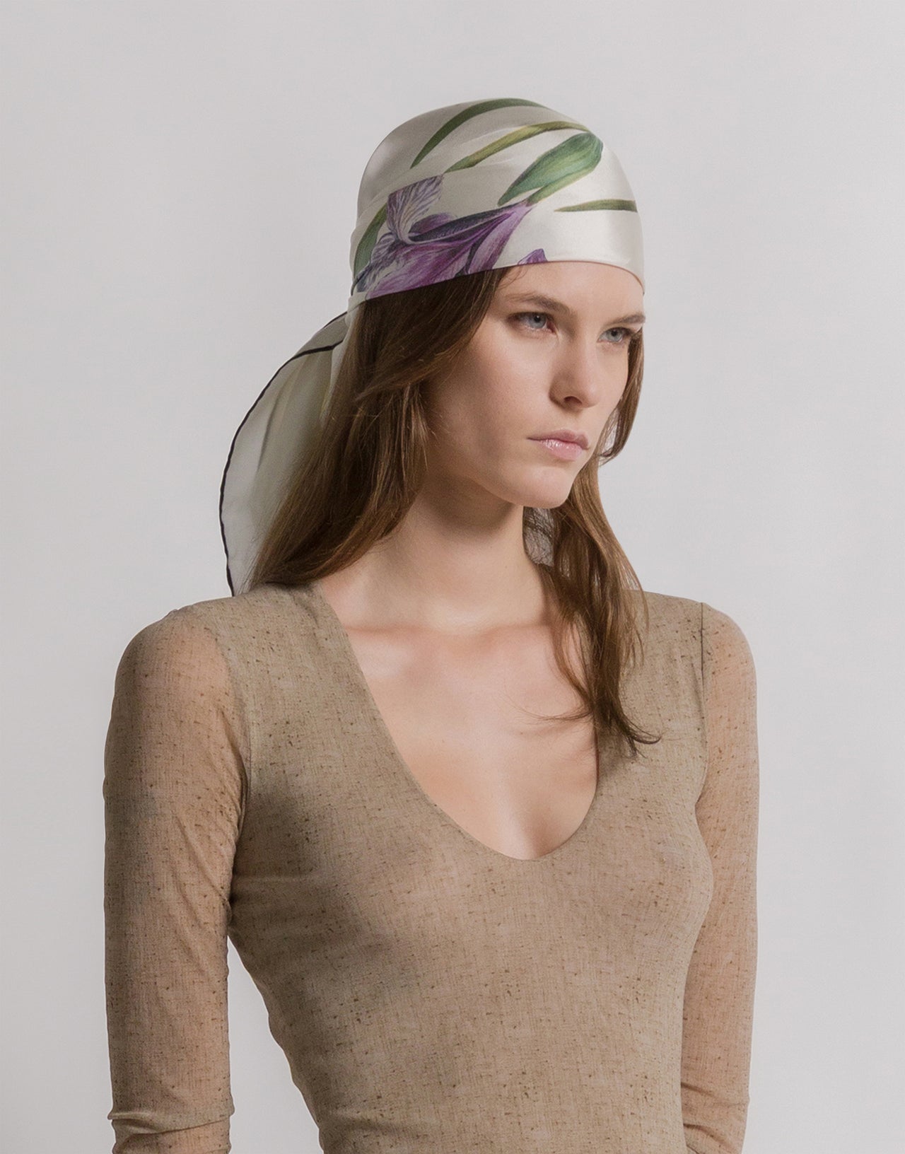 Silk scarf with thistle print 象牙 Alberta Ferretti Boutique Online 1