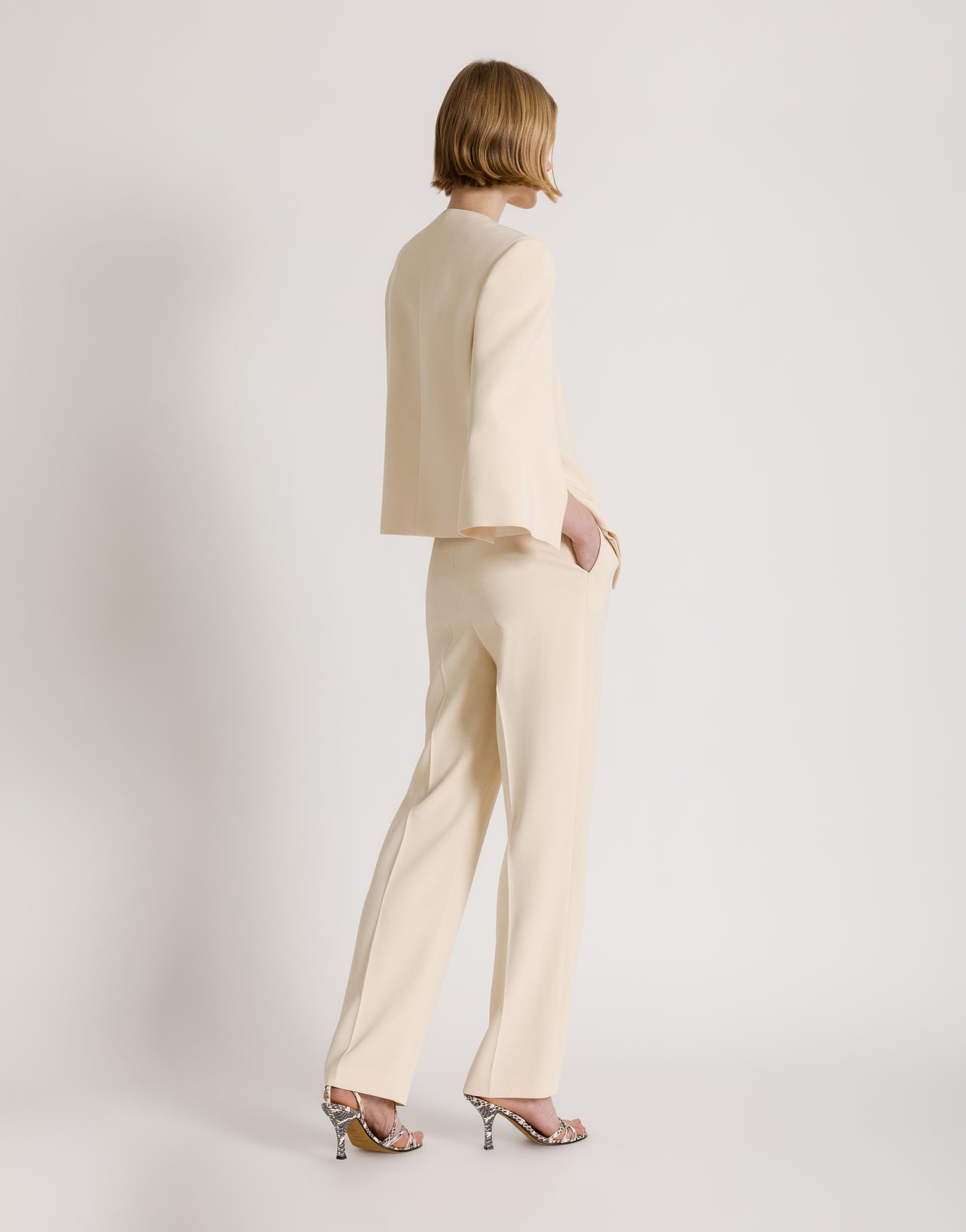 Riemchen-Sandale aus Schlangenleder Grau Alberta Ferretti Boutique Online 5