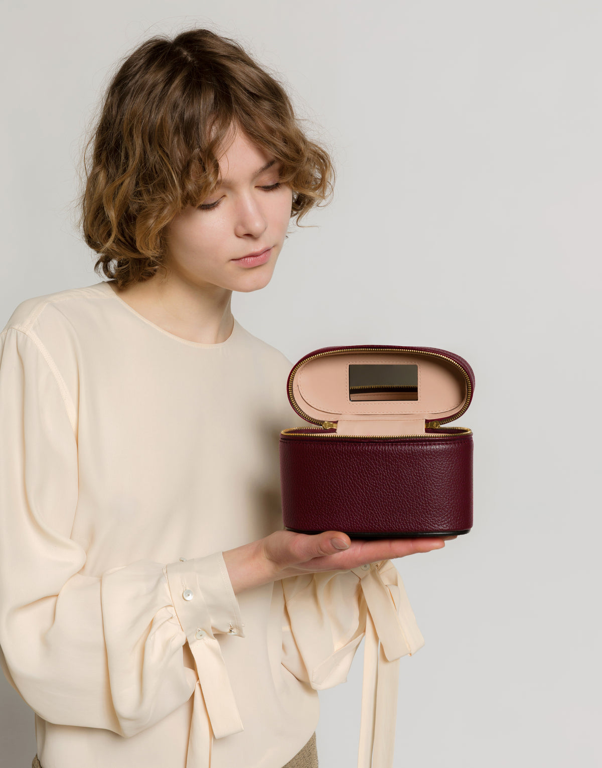 Borsa mini vanity in pelle con tracolla Bordeaux Alberta Ferretti Boutique Online 3