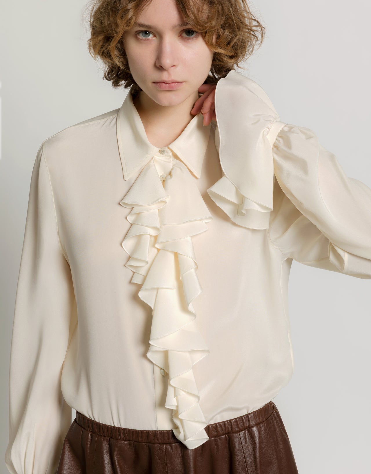 Ruffled crêpe de chine blouse Ivory Alberta Ferretti Boutique Online 4