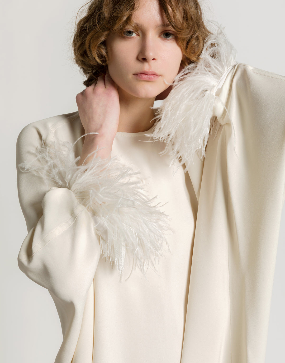 Abito in enver satin con piume Bianco Alberta Ferretti Boutique Online 4