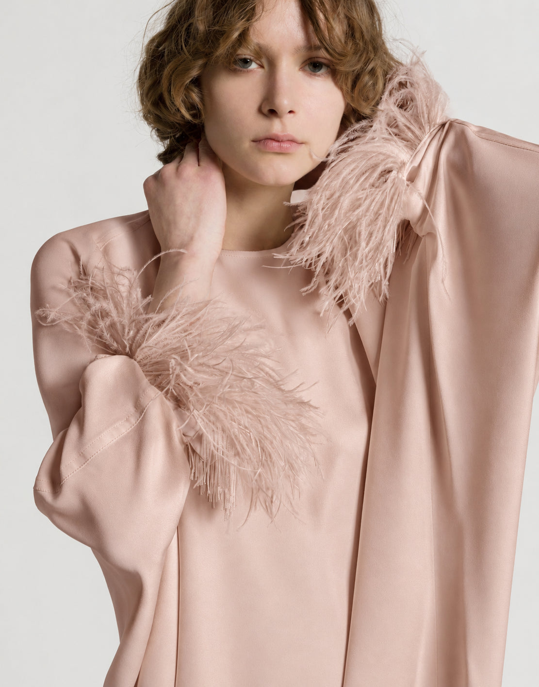 Long dress in Enver satin with feathers 粉红色 Alberta Ferretti Boutique Online 4