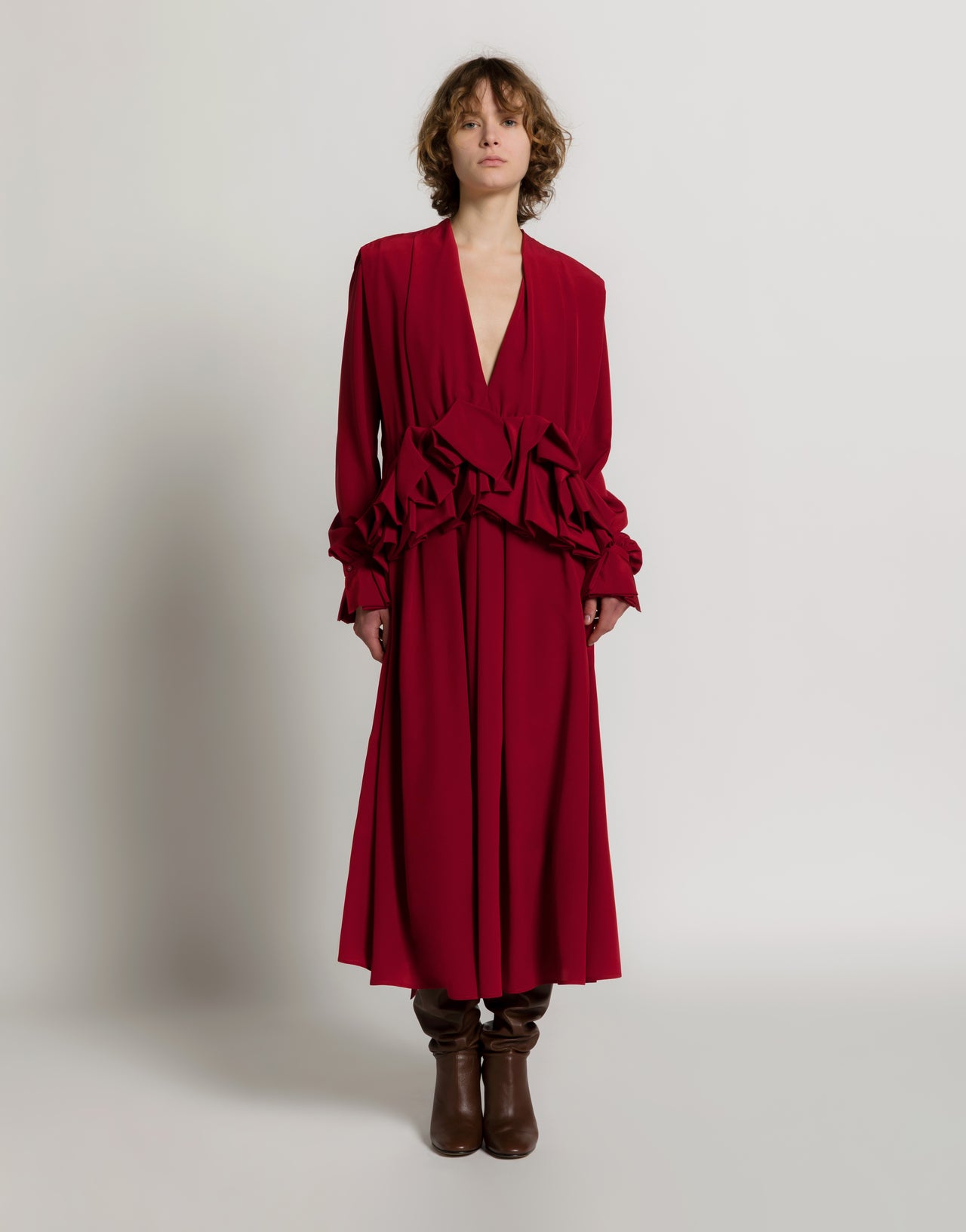 Langes Crêpe-de-Chine-Kleid mit Rüschen und Rückengürtel Rot Alberta Ferretti Boutique Online 2