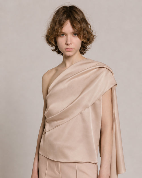 Asymmetrisches Satin-Top mit Drapierung