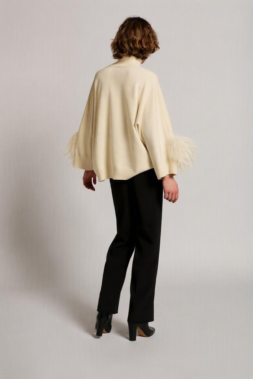 Pullover aus extrafeiner Merinowolle mit Federn an den Bündchen Weiß Alberta Ferretti Boutique Online 3