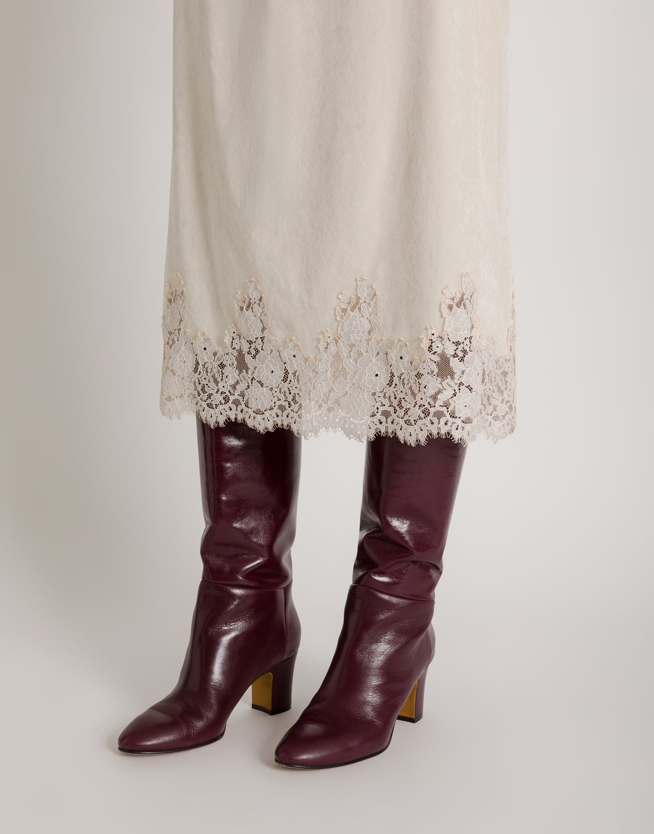 Jupe midi droite avec bordure en dentelle Ivoire Alberta Ferretti Boutique Online 4