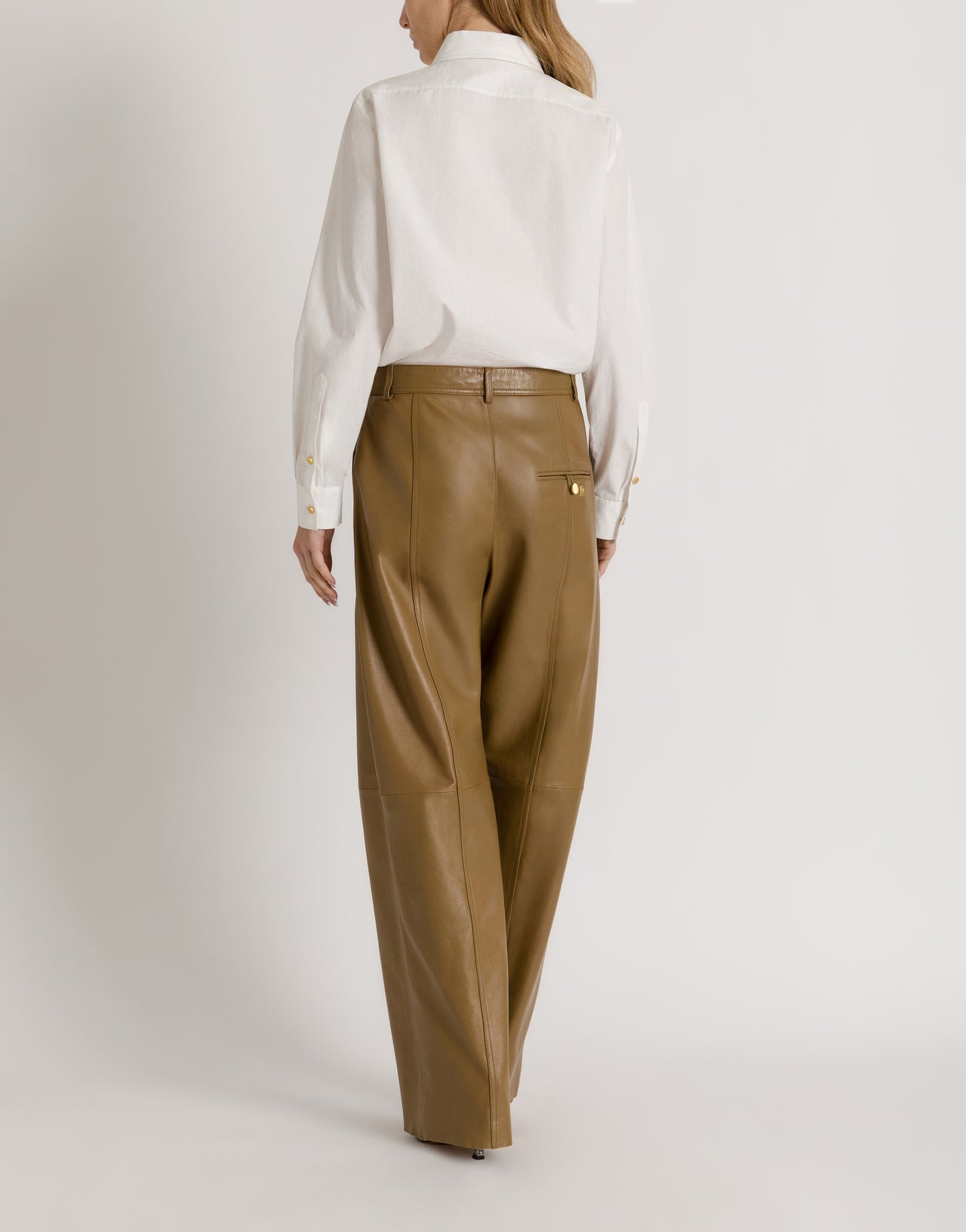 Chemise style smoking oversize avec boutons dorés Blanc Alberta Ferretti Boutique Online 3