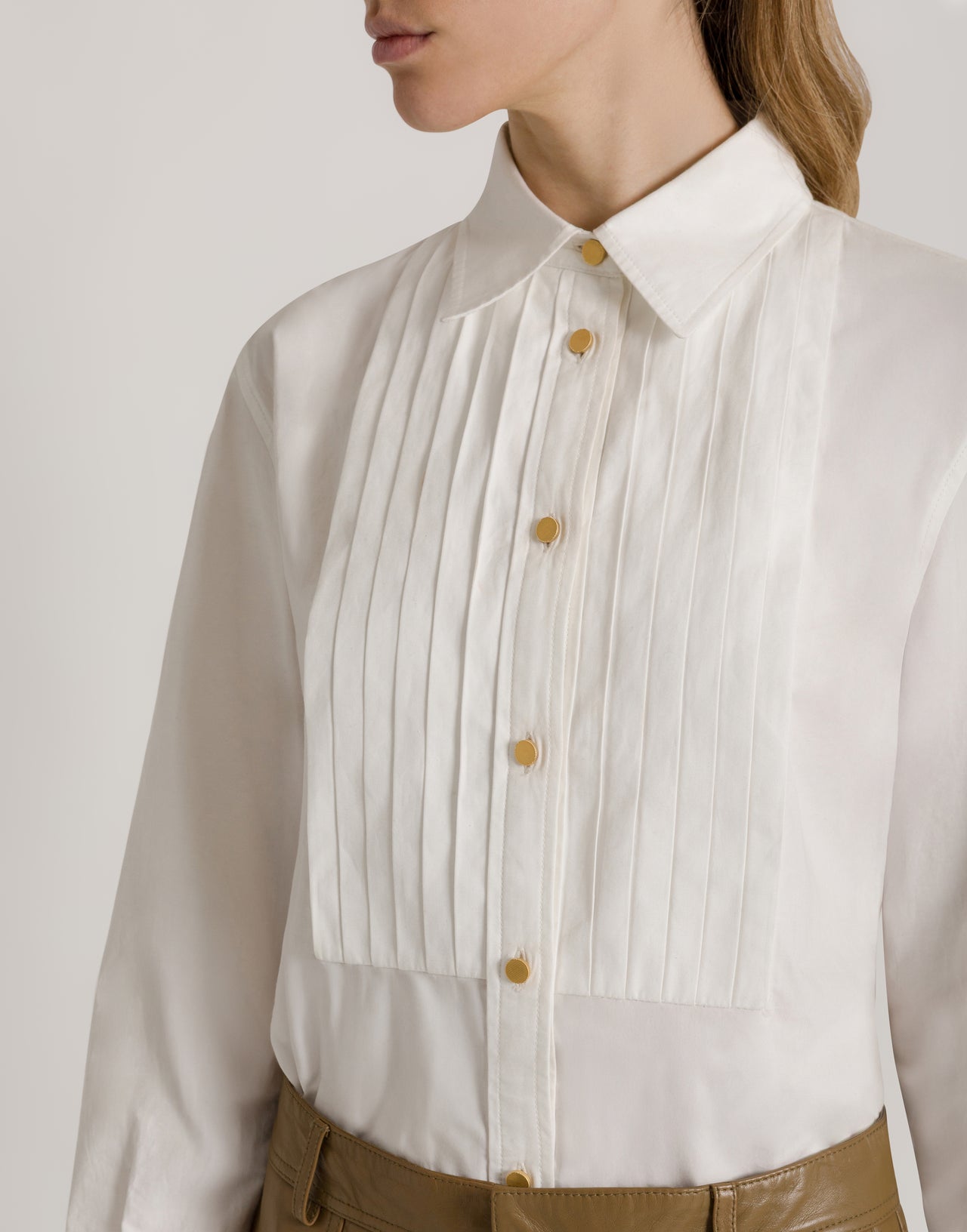 Chemise style smoking oversize avec boutons dorés Blanc Alberta Ferretti Boutique Online 4