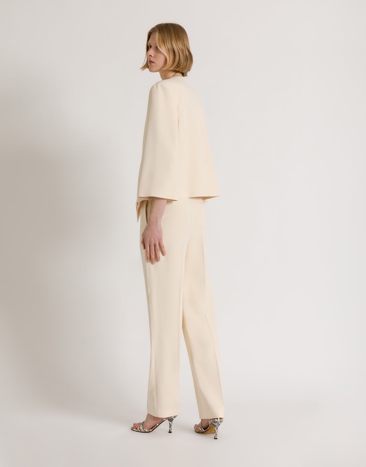 Gerade Zigarettenhose mit Bügelfalte Elfenbein Alberta Ferretti Boutique Online 3