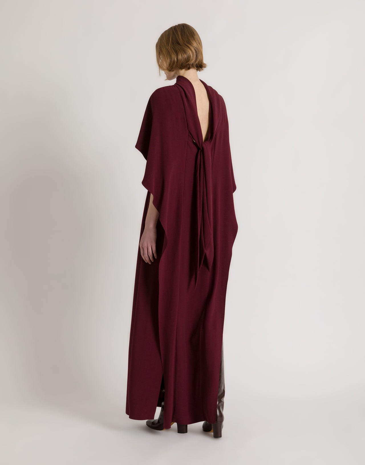 Vestido largo con capa integrada Bordeaux Alberta Ferretti Boutique Online 3
