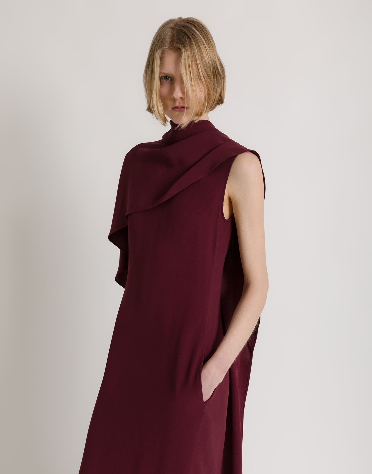 Vestido largo con capa integrada Bordeaux Alberta Ferretti Boutique Online 4