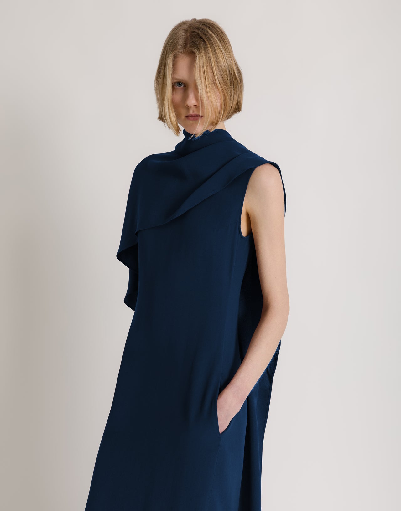 Abito lungo con mantellina Blu Alberta Ferretti Boutique Online 4