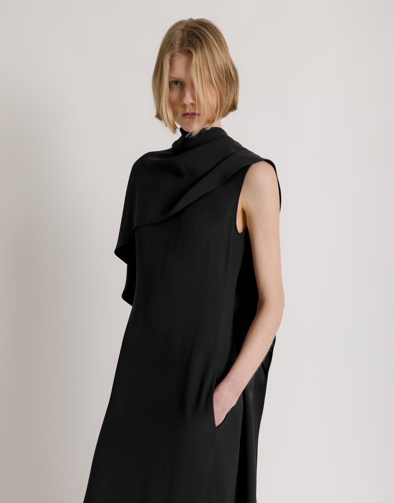 Abito lungo con mantellina Nero Alberta Ferretti Boutique Online 4