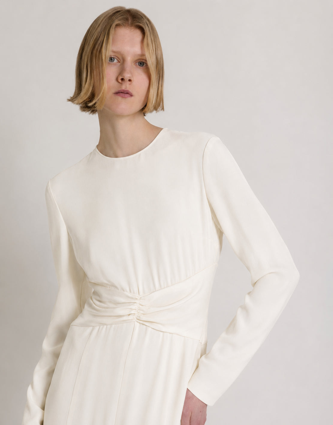 Midi‑Kleid mit langen Ärmeln und geraffter Taille Weiß Alberta Ferretti Boutique Online 3