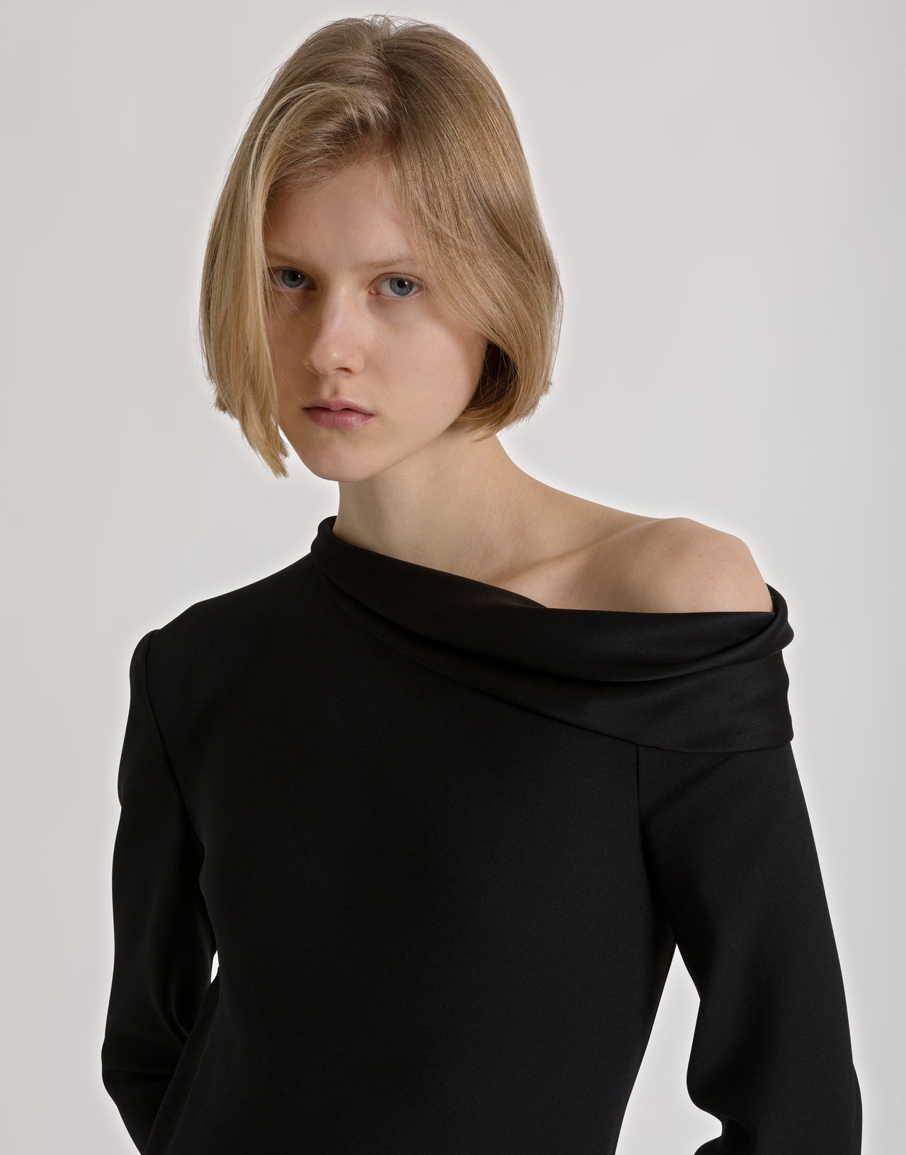 Long off-the-shoulder dress with slit Black Alberta Ferretti Boutique Online 4