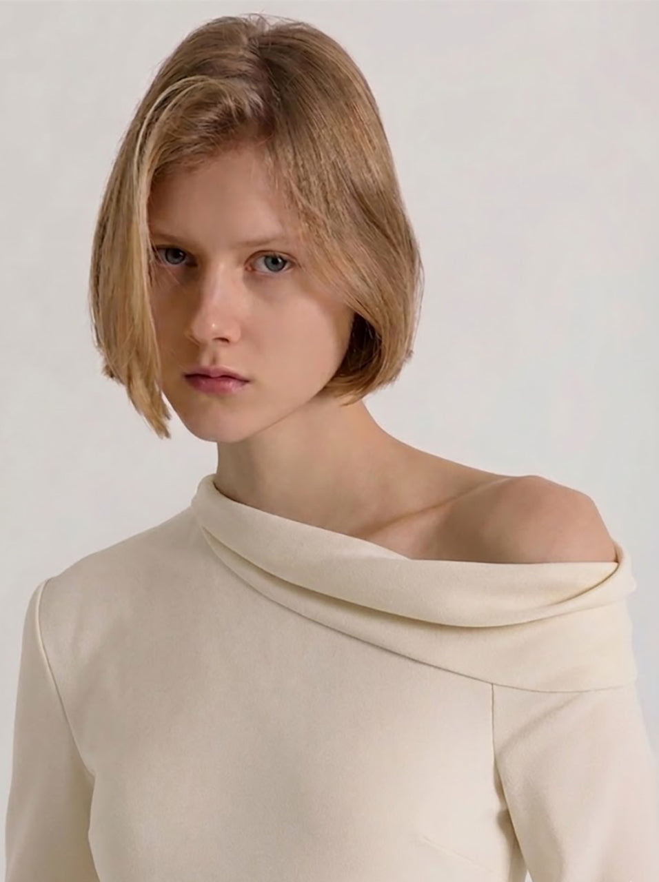 Vestido largo con hombro descubierto y abertura Blanco Alberta Ferretti Boutique Online 4