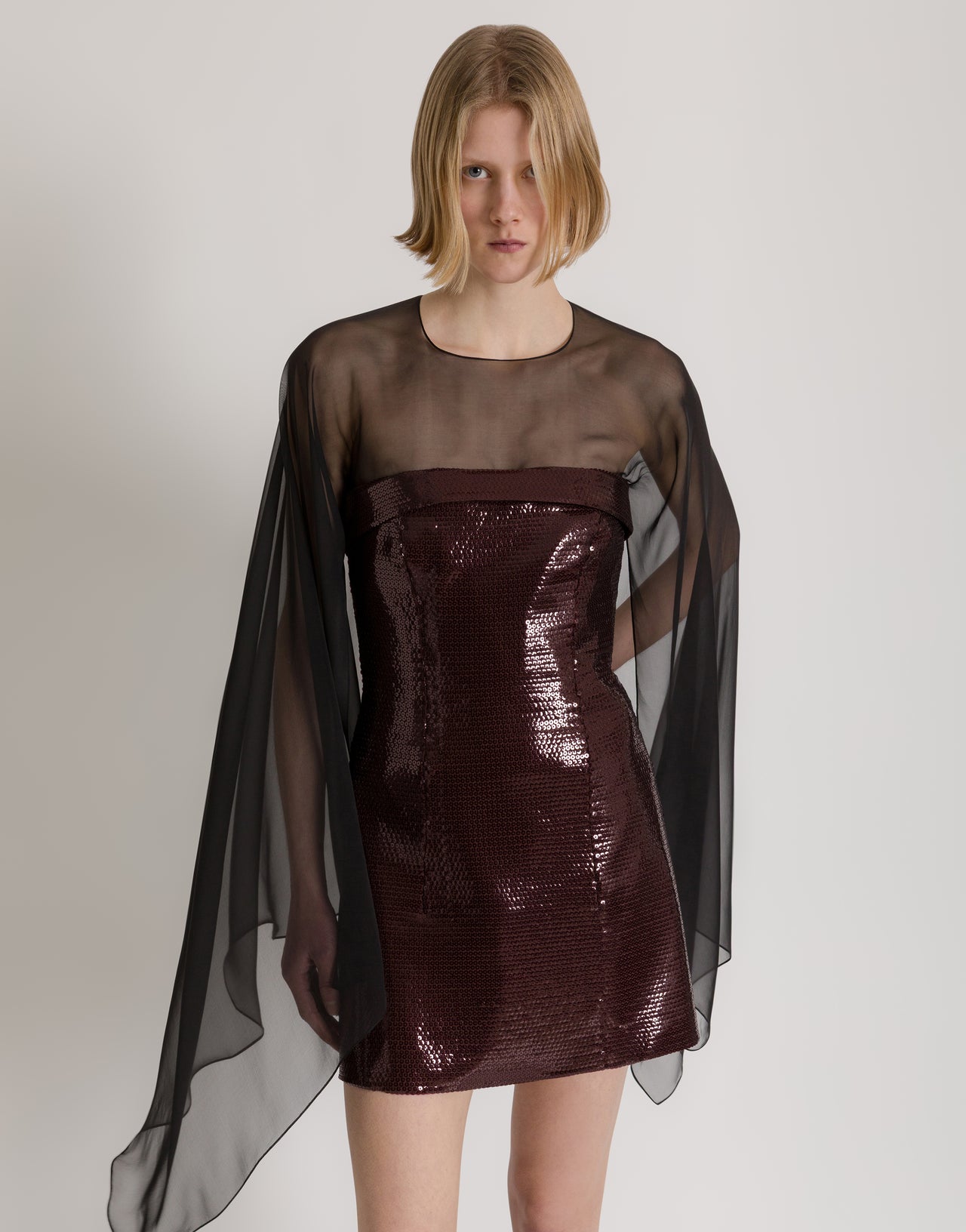 Robe courte à sequins avec cape Marron Alberta Ferretti Boutique Online 4