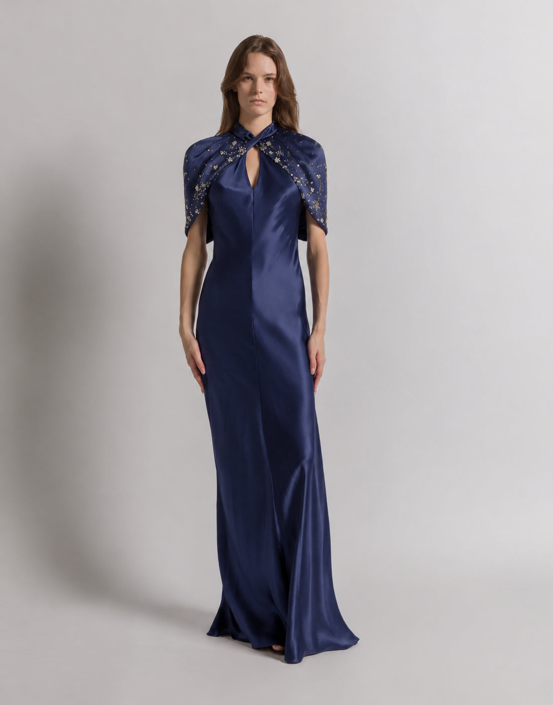 Abito da sera in raso con maniche a mantellina e ricami Blu Alberta Ferretti Boutique Online 2