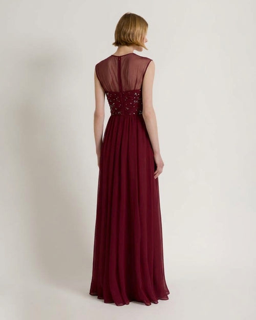 Vestido largo de gasa de seda con bordados estelares