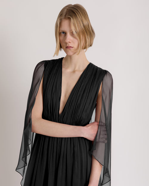 Abito lungo in chiffon con mantella