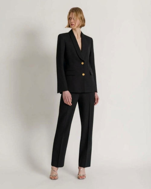 Taillierter kastanienbrauner Blazer mit Goldknöpfen