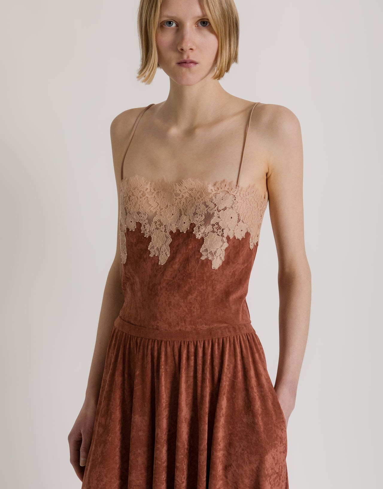 Top con inserti in pizzo Marrone Alberta Ferretti Boutique Online 4