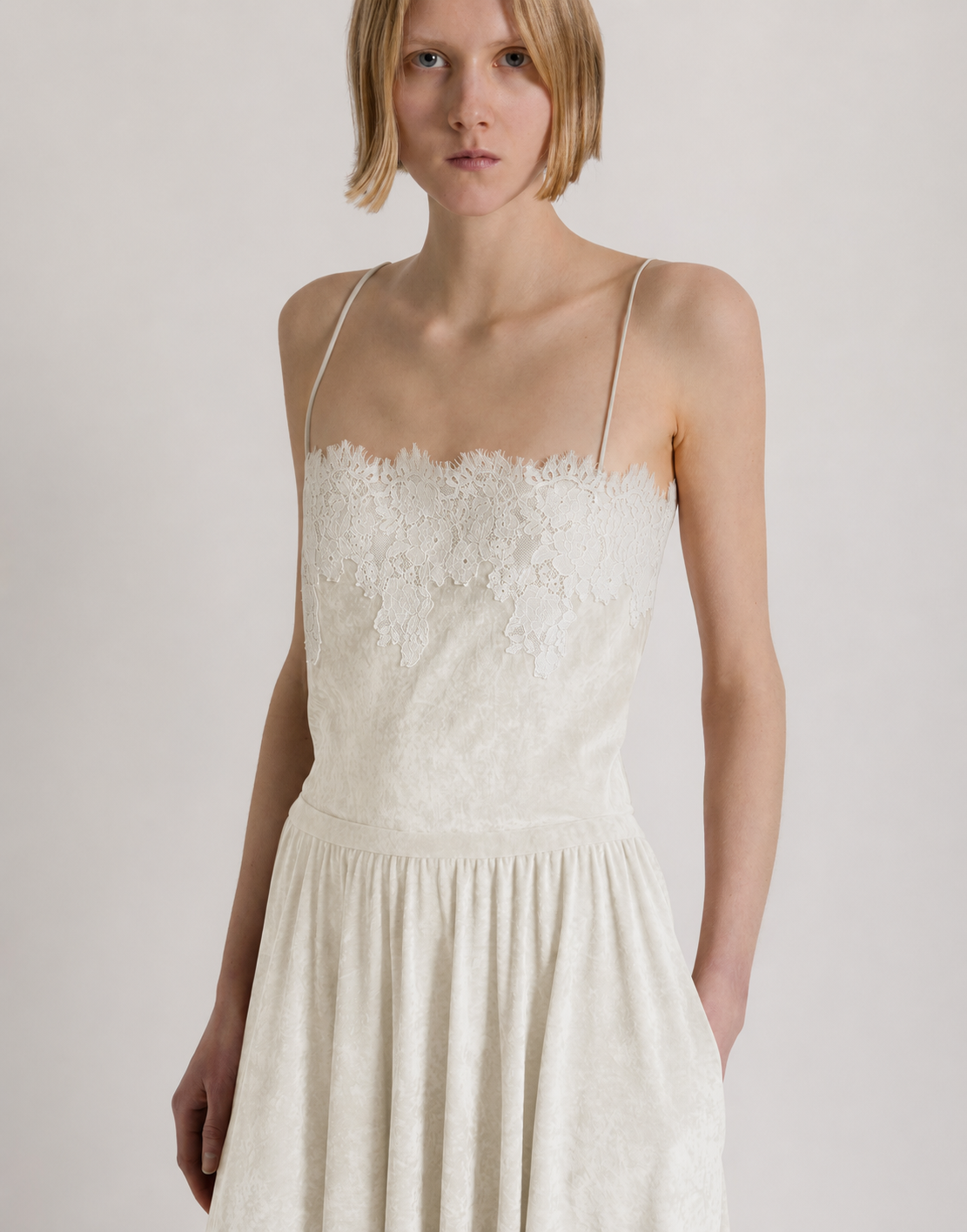Top con inserti in pizzo Avorio Alberta Ferretti Boutique Online 1