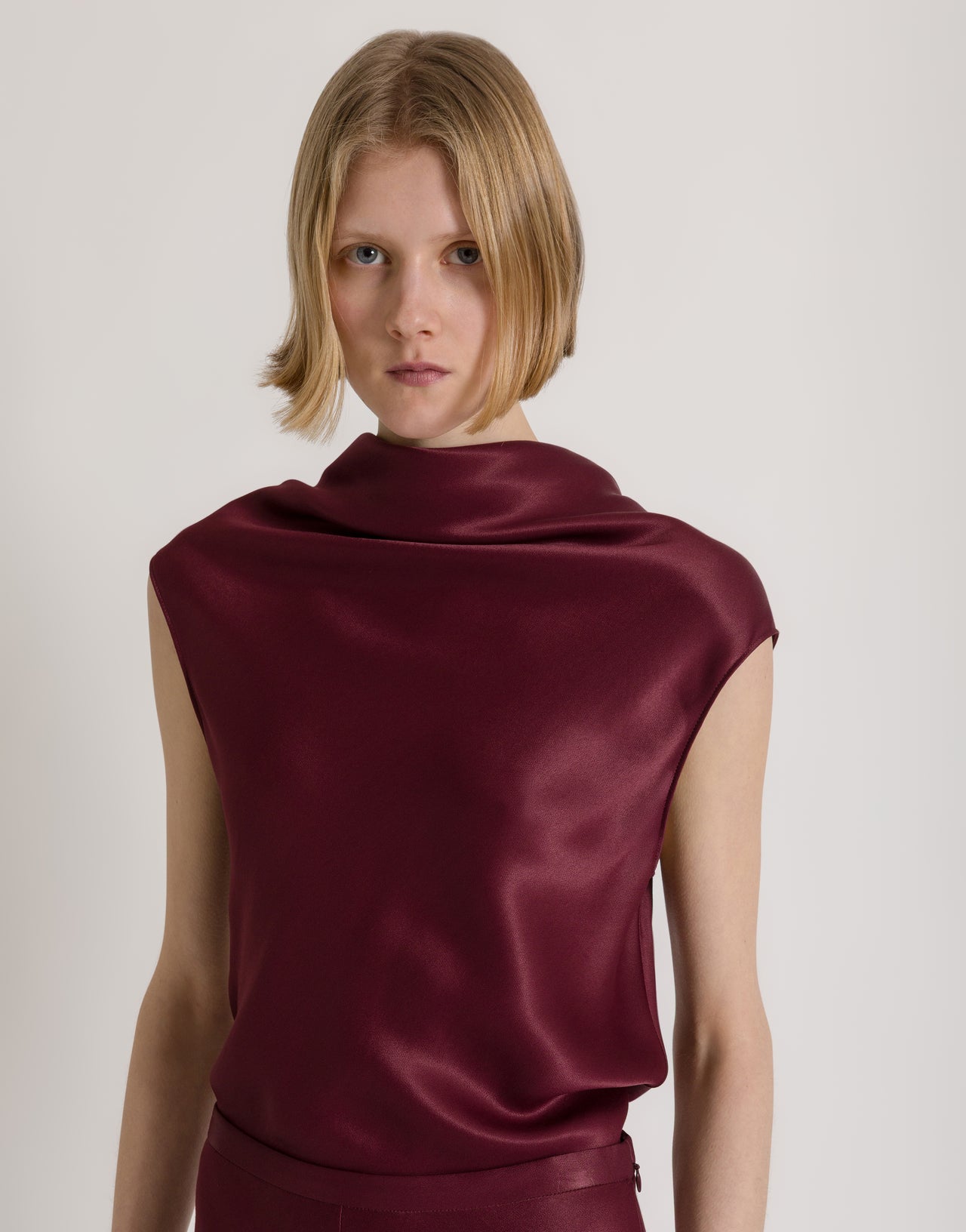 Top sans manches en satin à col drapé Rouge Alberta Ferretti Boutique Online 4