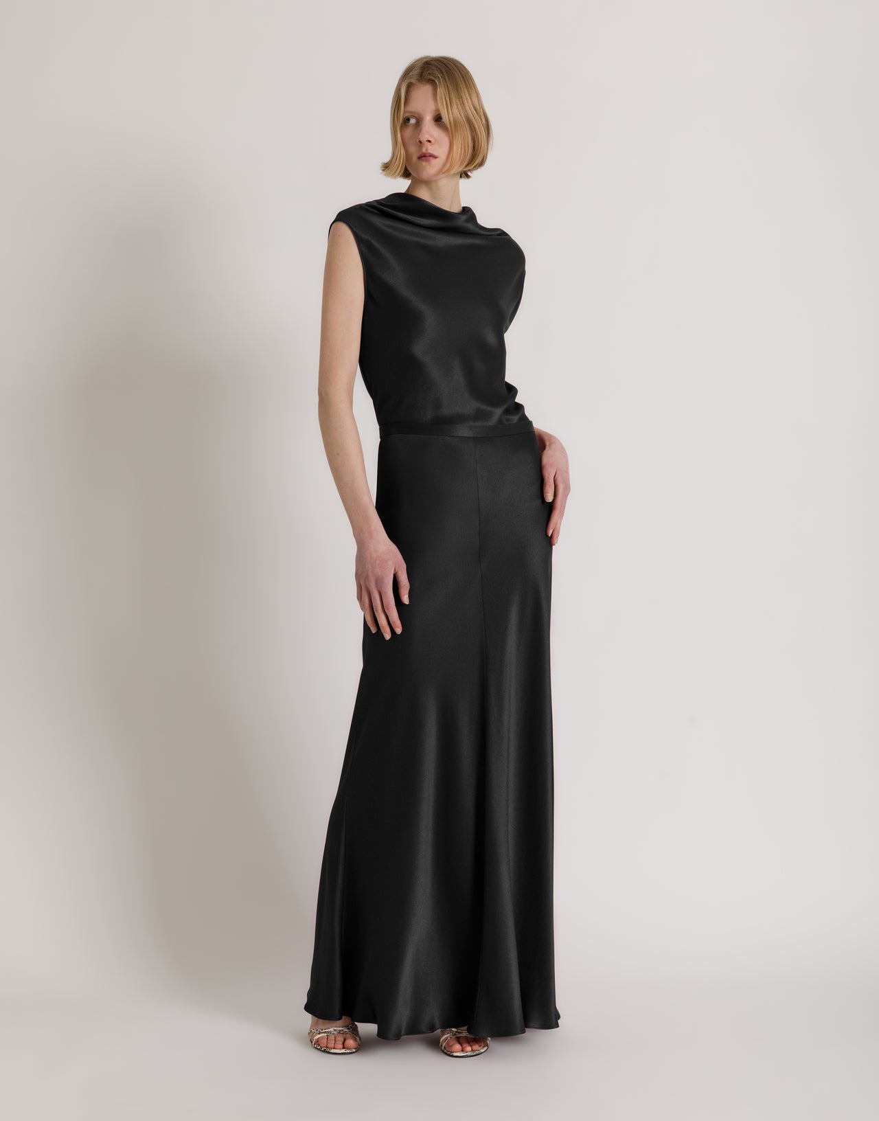 Top in raso con scollo fluido Nero Alberta Ferretti Boutique Online 2